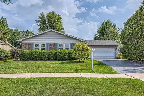 1645 Westbury Dr, Hoffman Estates, IL 60192