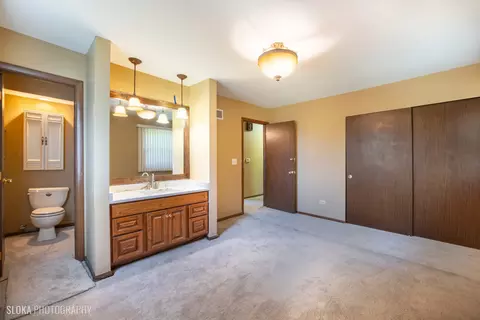 Bedroom - 1397 Wauchope Dr, Elgin, IL 60123 photo 2 of 6
