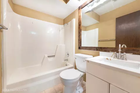 Bath - 1397 Wauchope Dr, Elgin, IL 60123 photo 2 of 2