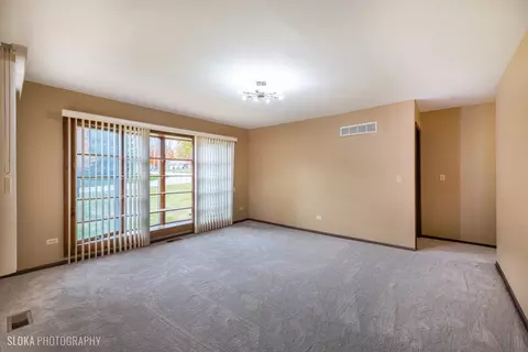 Living - 1397 Wauchope Dr, Elgin, IL 60123 photo 1 of 2