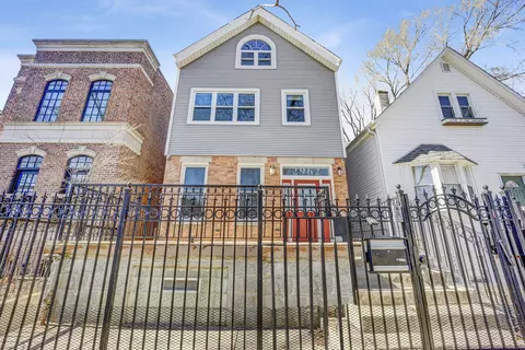 2962 N Oakley Ave, Chicago, IL 60618
