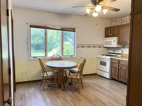 204 E Winfield St, Morrison, IL 61270 photo 4