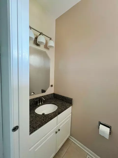 Bath - 5536 Elizabeth Pl, Rolling Meadows, IL 60008 photo 1 of 3