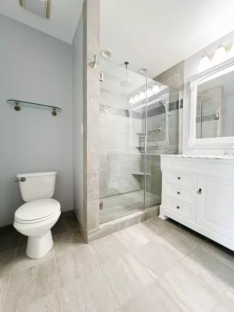 Bath - 5536 Elizabeth Pl, Rolling Meadows, IL 60008 photo 2 of 3