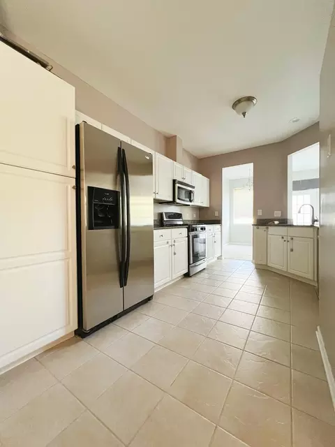 Kitchen - 5536 Elizabeth Pl, Rolling Meadows, IL 60008 photo 1 of 3