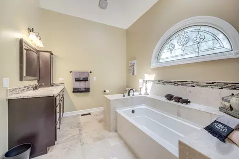 1308 Cranbrook Cir, Aurora, IL 60502 photo 8