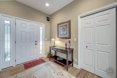 1308 Cranbrook Cir, Aurora, IL 60502 photo 2