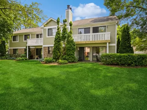 Exterior - 1152 Silverwood Ct #B2, Wheeling, IL 60090 photo 2 of 3
