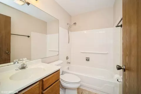 Bath - 1152 Silverwood Ct #B2, Wheeling, IL 60090 photo 2 of 2