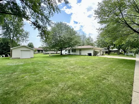 Exterior - 953 Chippewa Dr, Elgin, IL 60120 photo 5 of 5