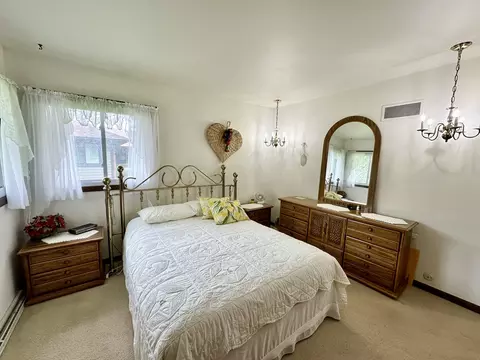 Bedroom - 953 Chippewa Dr, Elgin, IL 60120 photo 2 of 7
