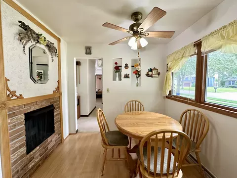 Dining - 953 Chippewa Dr, Elgin, IL 60120 photo 1 of 2