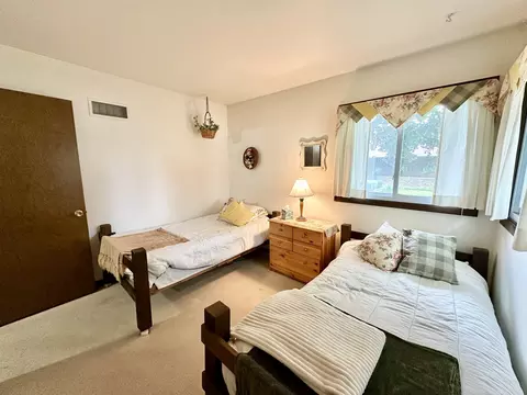 Bedroom - 953 Chippewa Dr, Elgin, IL 60120 photo 5 of 7