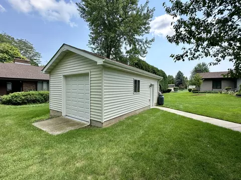 Other - 953 Chippewa Dr, Elgin, IL 60120 photo 7 of 8