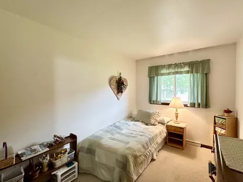 Bedroom - 953 Chippewa Dr, Elgin, IL 60120 photo 6 of 7