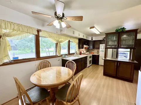 Kitchen - 953 Chippewa Dr, Elgin, IL 60120 photo 4 of 4