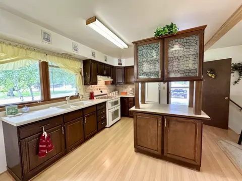 Kitchen - 953 Chippewa Dr, Elgin, IL 60120 photo 2 of 4