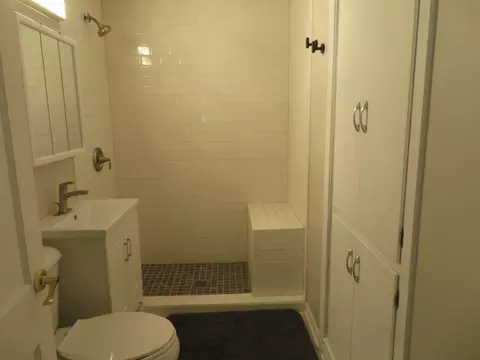 Bath - 1622 Lisbon Rd, Morris, IL 60450 photo 1 of 3