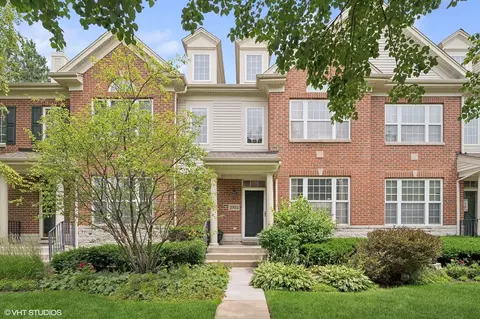 2703 Langley Cir, Glenview, IL 60026