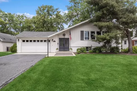 5704 Crestview Dr, Western Springs, IL 60558