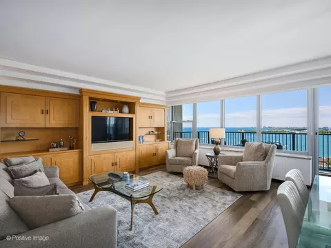 400 E Randolph St #2303, Chicago, IL 60601 photo 2