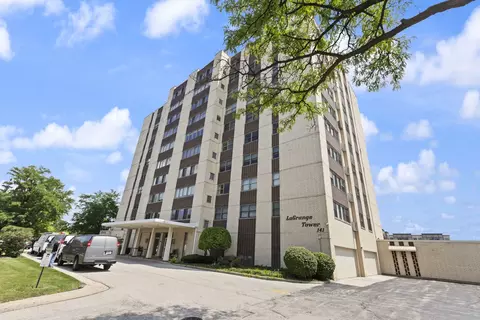 141 N La Grange Rd #201, La Grange, IL 60525