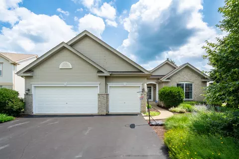 200 Donegal Ct, Mchenry, IL 60050