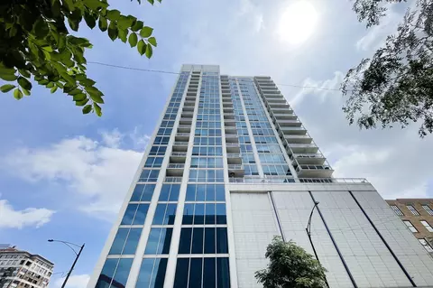 757 N Orleans St #2105, Chicago, IL 60654