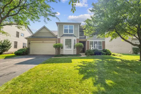 205 Somerset Dr, Sugar Grove, IL 60554