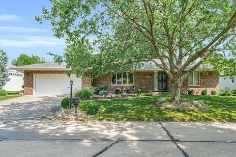 5 Greenfield Ct, Savoy, IL 61874