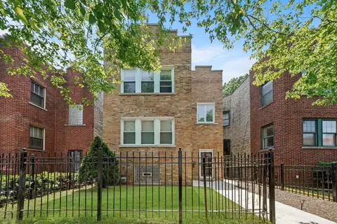 3045 W Addison St, Chicago, IL 60618