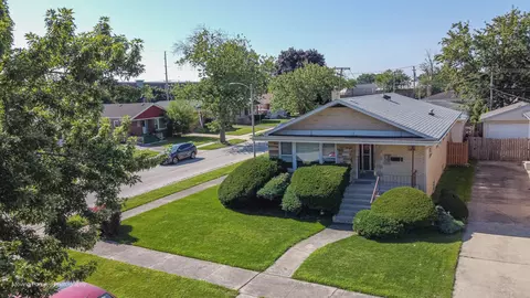 2625 W 94th St, Evergreen Park, IL 60805
