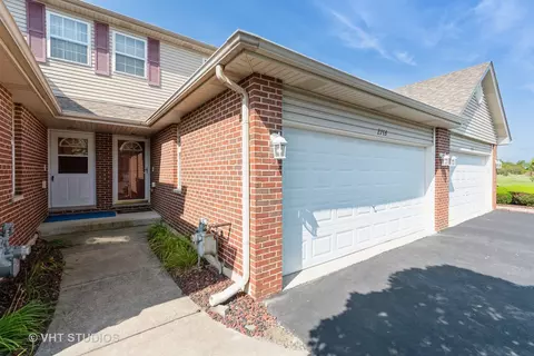2753 Foxwood Dr #2753, New Lenox, IL 60451