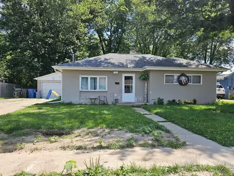 1304 Harvey Dr, Sterling, IL 61081
