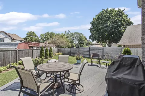 422 Simone Dr, Des Plaines, IL 60016 photo 21