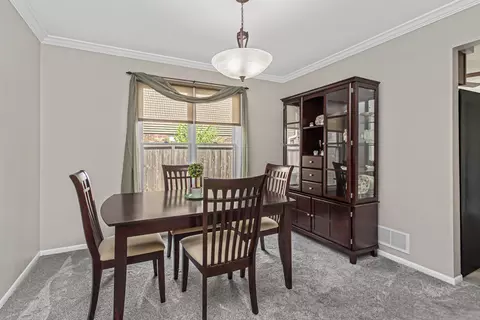 422 Simone Dr, Des Plaines, IL 60016 photo 3
