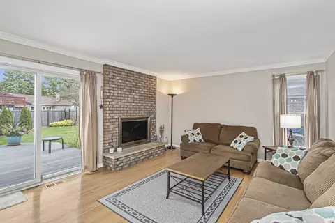 422 Simone Dr, Des Plaines, IL 60016 photo 7