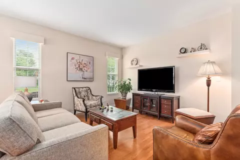 Living - 1129 Heathrow Ln, Aurora, IL 60502 photo 1 of 1