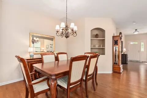 Dining - 1129 Heathrow Ln, Aurora, IL 60502 photo 4 of 4