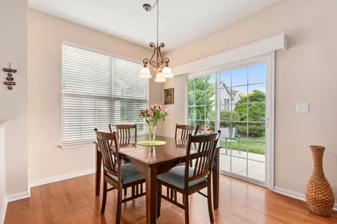 Dining - 1129 Heathrow Ln, Aurora, IL 60502 photo 2 of 4