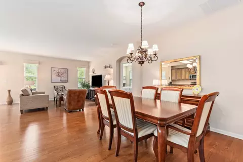 Dining - 1129 Heathrow Ln, Aurora, IL 60502 photo 3 of 4