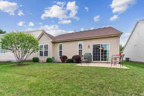 Exterior - 1129 Heathrow Ln, Aurora, IL 60502 photo 2 of 4