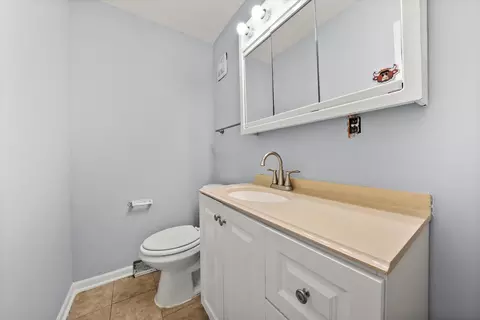 Bath - 2129 Ash St #B, Des Plaines, IL 60018 photo 1 of 2