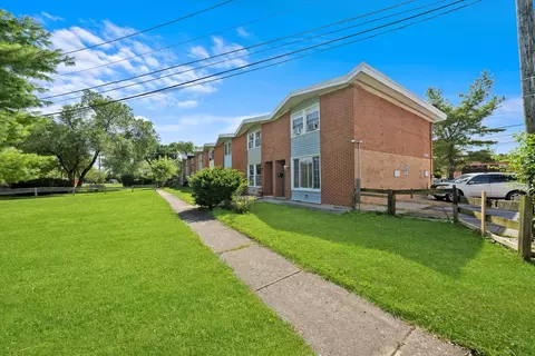 Exterior - 2129 Ash St #B, Des Plaines, IL 60018 photo 1 of 3