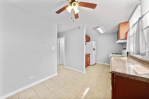 Kitchen - 2129 Ash St #B, Des Plaines, IL 60018 photo 3 of 3