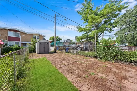 Exterior - 2129 Ash St #B, Des Plaines, IL 60018 photo 3 of 3