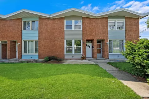 2129 Ash St #B, Des Plaines, IL 60018