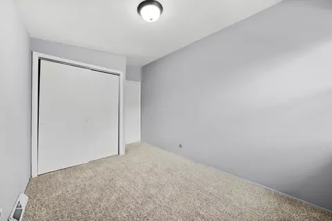 Bedroom - 2129 Ash St #B, Des Plaines, IL 60018 photo 4 of 6