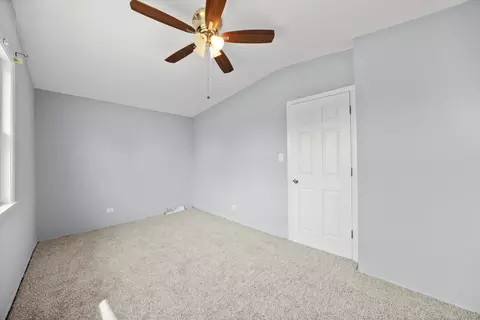 Bedroom - 2129 Ash St #B, Des Plaines, IL 60018 photo 2 of 6