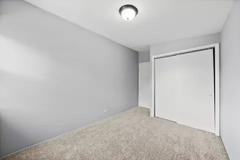 Bedroom - 2129 Ash St #B, Des Plaines, IL 60018 photo 6 of 6